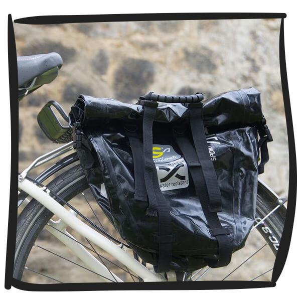 Fahrradtasche am hinteren Gepäckträger für alles, was Sie für Ihre Reise benötigen.