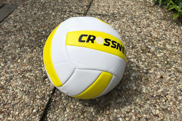 Fun volleyball in four squares with a special cross net.